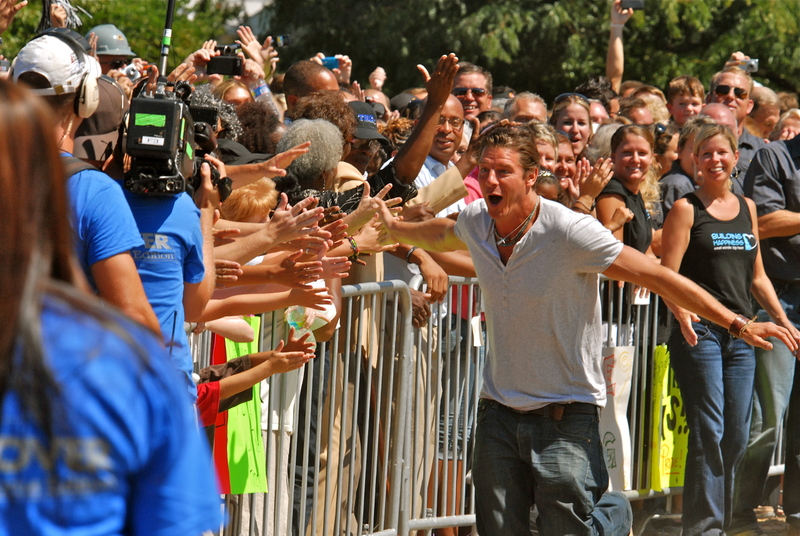 Extreme Makeover host Ty Pennington gets the crowd fired up before moving the bus. BY RON MACARTHUR
