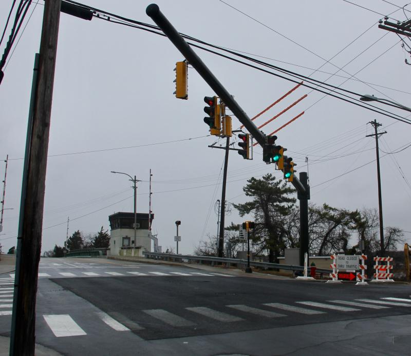 This new traffic signal array is the most modern currently in use by DelDOT. DENNIS FORNEY PHOTO