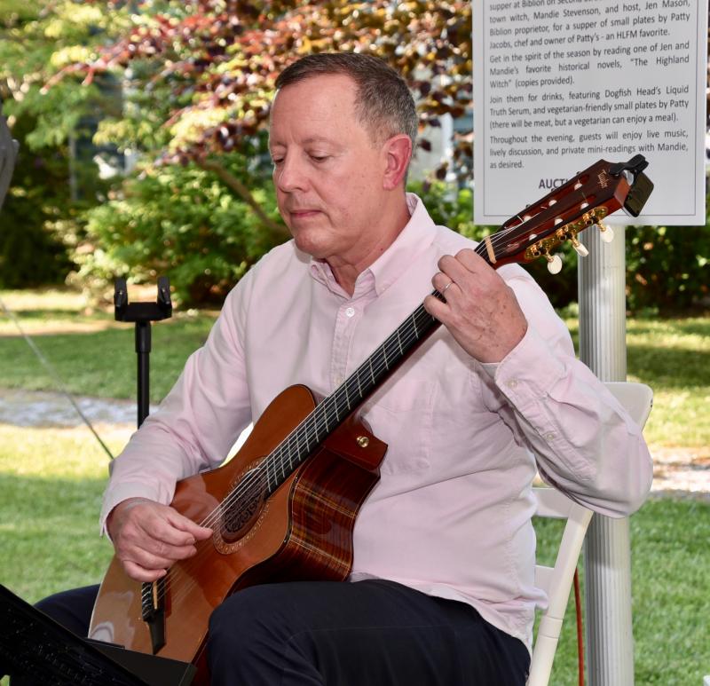 Richard Scalenghe provides some light pre-dinner music under the tent.