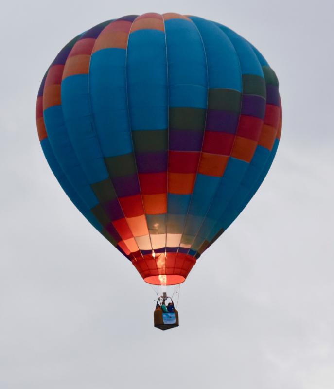 The Sirius balloon from Star Ballooning of Shenandoah Valley, Va., lights its burner to get airborne.