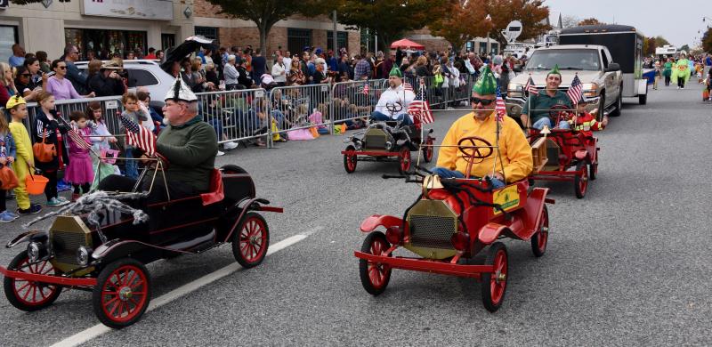 Tall Cedars of Lebanon members drive their mini-cars in the parade. RON MACARTHUR PHOTO