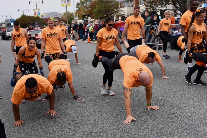 Members of Rise Fitness exercise along the parade route. RON MACARTHUR PHOTO