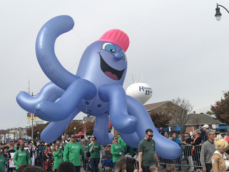 It’s all fun and games for this playful octopus balloon. EDWIN KRUMM PHOTO