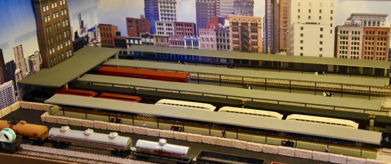A replica of the train station in Chicago is included in the layout.