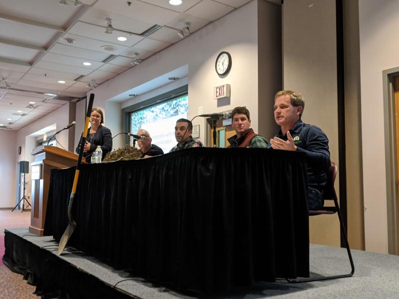 The large-scale commodity farmer panel was held by (l-r) Jen Nelson, Chip Baker, Jay Baxter, Matt Fry and Trey Hill. SAGE KELLEY PHOTOS