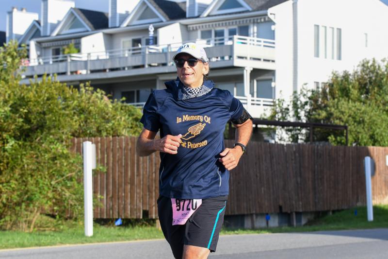 Al Engelsher runs in memory of his friend Pat Peterson.