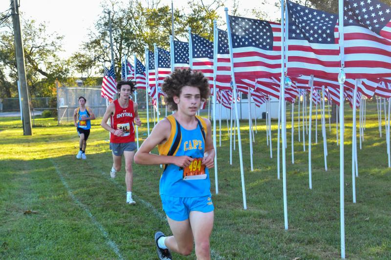 Jacob Hayes runs past the flags on the way to a time of 19:33.