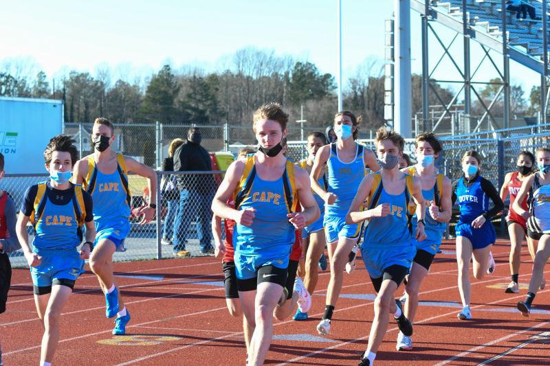 A crowded 1,600-meter field starts running.