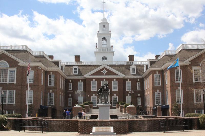 A bill allowing restaurants and bars to continue outside seating and alcoholic drinks to-go has passed the House and awaits action in the Senate. FILE PHOTO