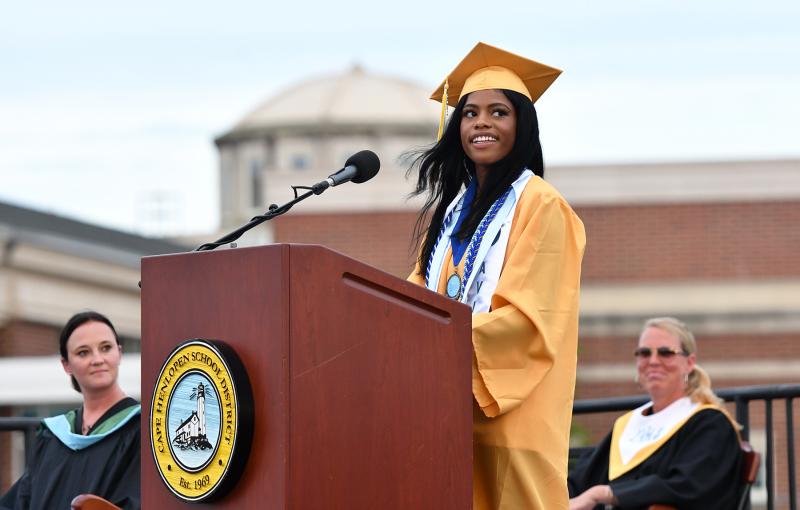 Class of 2021 President Jhayden Holloman looks to the audience to thank her mother for her influence on her life.