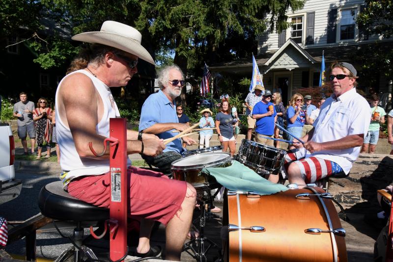 Mike Shockley, left, and his family and friends always provide music along the Doo-Dah Parade route.