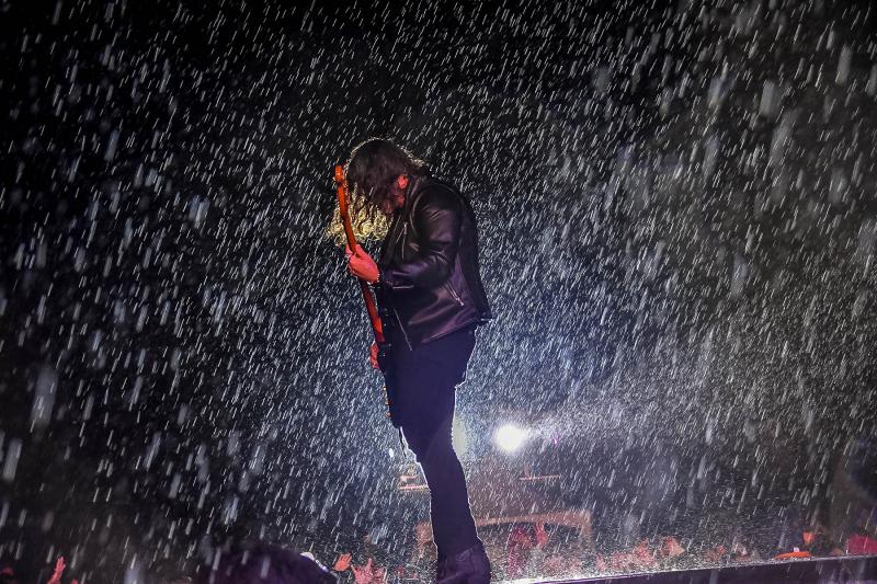Jimmie Allen’s bass player Tate Howell holds down the rhythm in the rain.