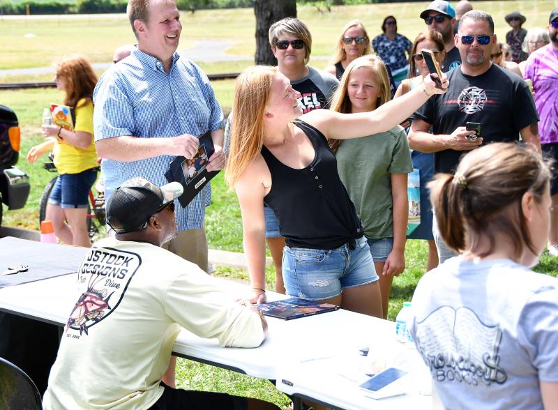 Local fan Kelly Kruger takes a selfie with Jimmie Allen during the event.