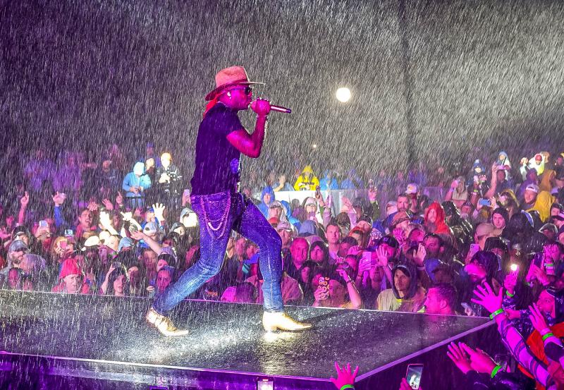 The crowd reacts to Jimmie Allen as he performs “Make Me Want To.”