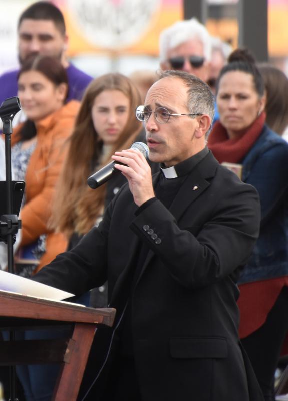 Father Brian Lewis of St. Jude provides the benediction. NICK ROTH PHOTO