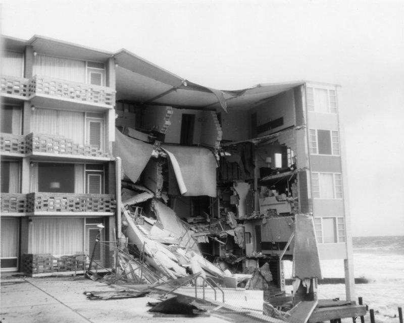 The front section of the Atlantic Sands Hotel in Rehoboth Beach has collapsed. The day following the storm, more of the structure collapsed. DELAWARE PUBLIC ARCHIVES PHOTO