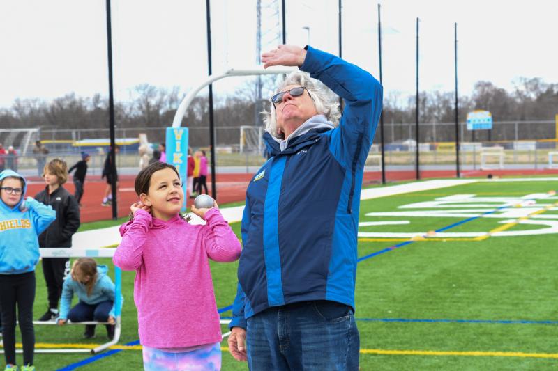 Cape’s throwing coach Rob Perciful counts his fingers.