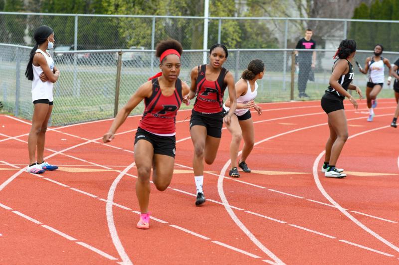 Polytech completes a perfect exchange on the anchor leg of the 4-by-100 meters.