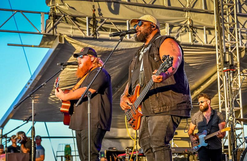 Neon Union’s Andrew Millsaps, left, and Leo Brooks sings “Beer Up.”