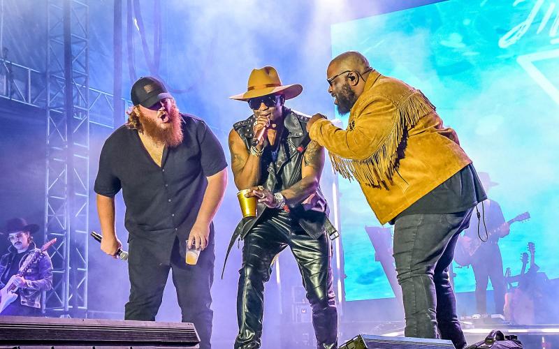 Allen sings with Neon Union’s Andrew Millsaps, left, and Leo Brooks.