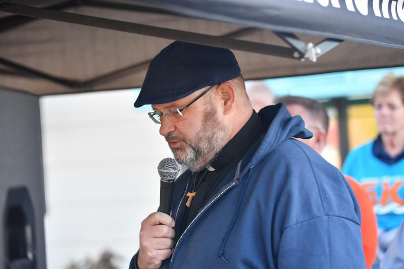 Father William Cocco delivers a prayer followed by “Go Phillies!” DAVE FREDERICK PHOTO