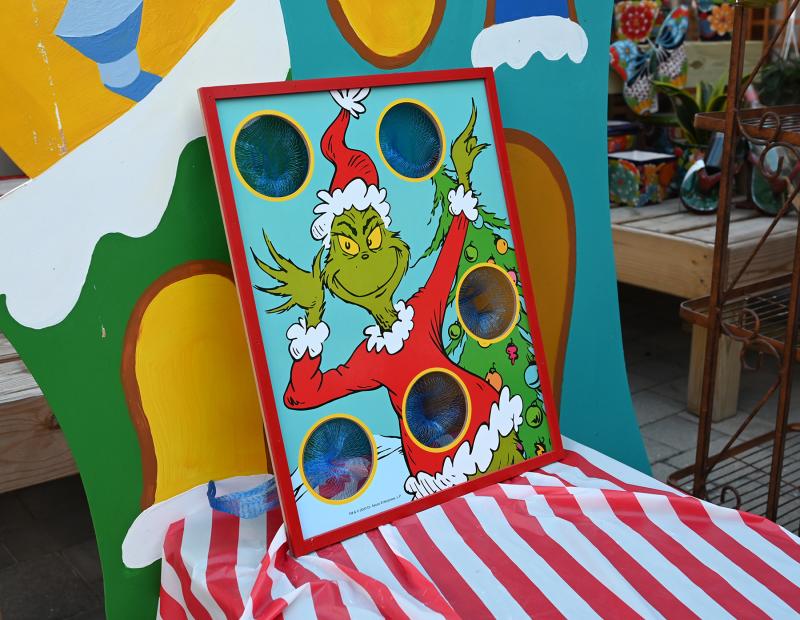 Looks like the point of this game is to not hit the Grinch.