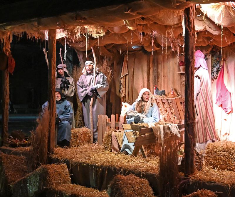 Shepherds visit newborn baby Jesus.