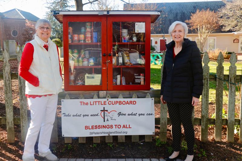 The St. Peter’s Episcopal Church Cookie Walk raises funds for the Heart and Soul Ministry/Little Cupboard and the parish choir. Shown are (l-r) Little Cupboard Director Darlene Rooney and Cookie Walk Co-Chair Joanne Ward. AARON MUSHRUSH PHOTO