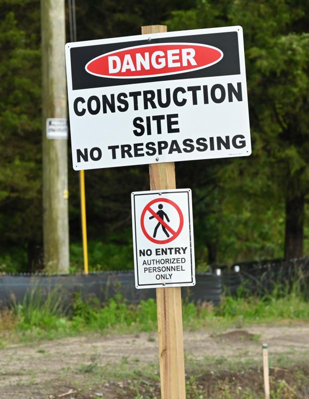 The road, once opened to traffic, cannot be used due to construction.