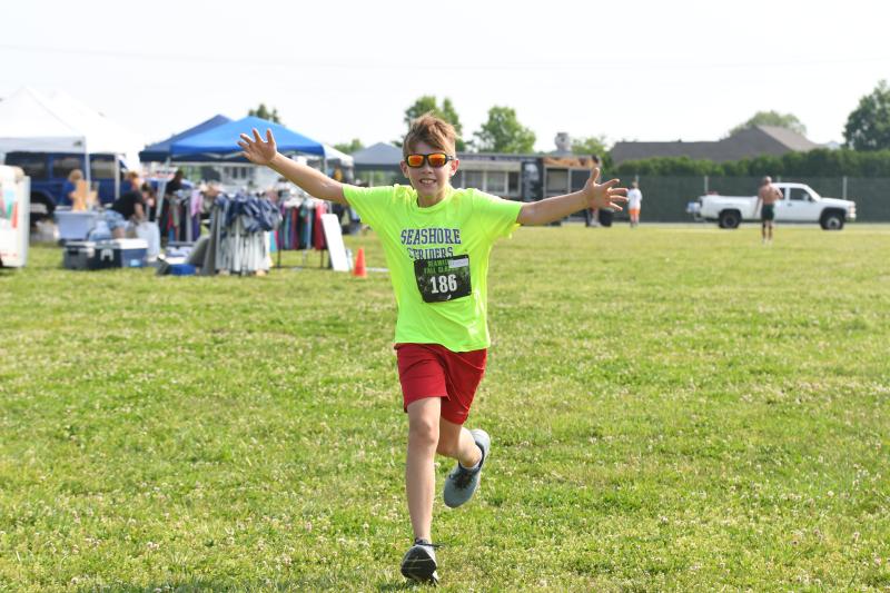 Whit Leps shows off on the way to the finish line.