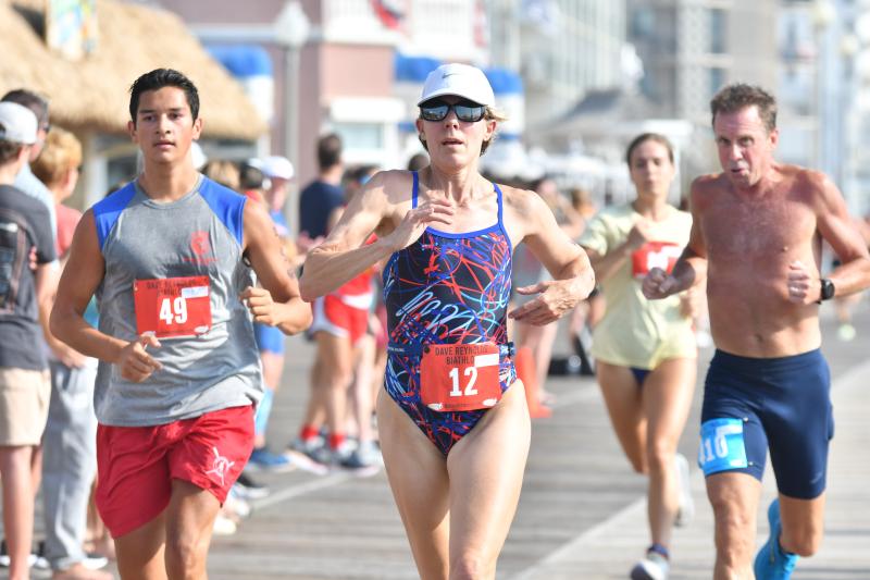 Kyle Parham, Paul Pels and Bobby Hutton race to the finish line in 39:29.