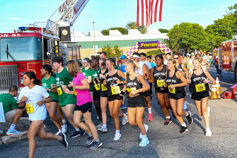 Sussex Tech cross country girls round the bend at start of the Run, White and Blue 5K in Georgetown. DAVE FREDERICK PHOTOS