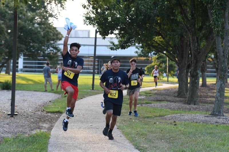 Genry Chavez Ramirez and Selvin Jeronimo-Garcia run to times of 26:01.