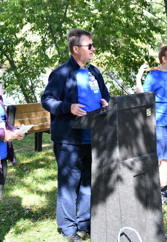 The Rev. Keith Goheen leads the memorial service.