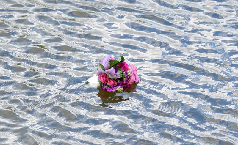 A bouquet floats to remember all perinatal losses.