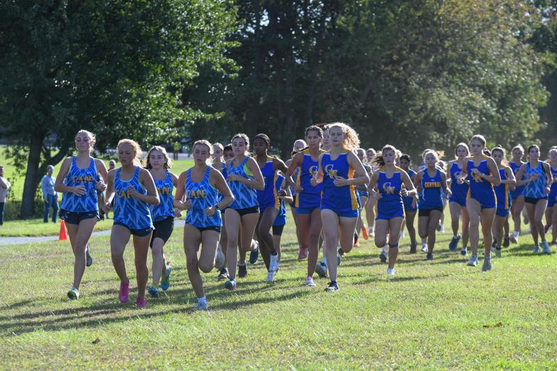 The start of the girls’ race.