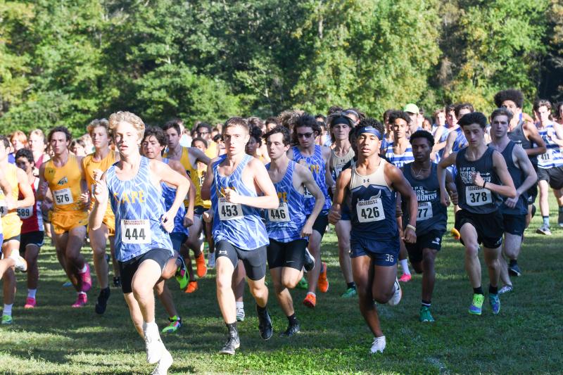 Cape leads the pack at the start of the boys’ race in the Tidewater Fall Classic. DAVE FREDERICK PHOTOS