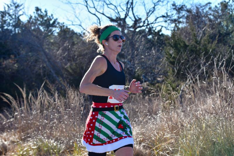 Melissa Wiley finishes second overall and claims the women’s title in 20:52.
