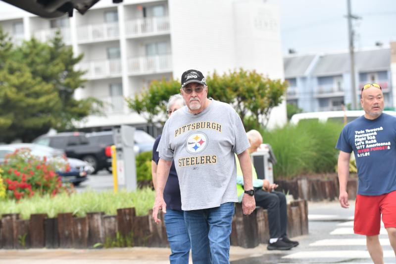 Jack Lambert-looking pop pop to the Seto runners. DAVE FREDERICK PHOTOS