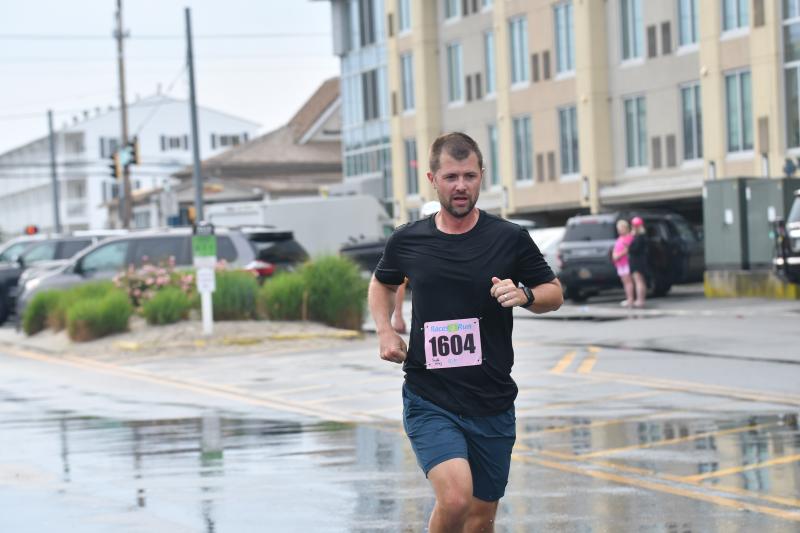 Scott Craig rounds out the Craig clan with a time of 23:49.