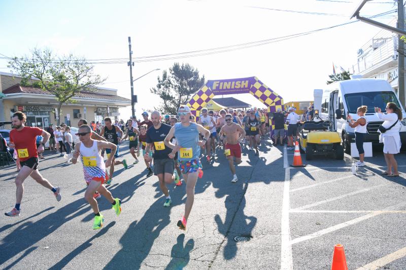 The start of the Father’s Day 5K in Rehoboth Beach. DAVE FREDERICK PHOTOS