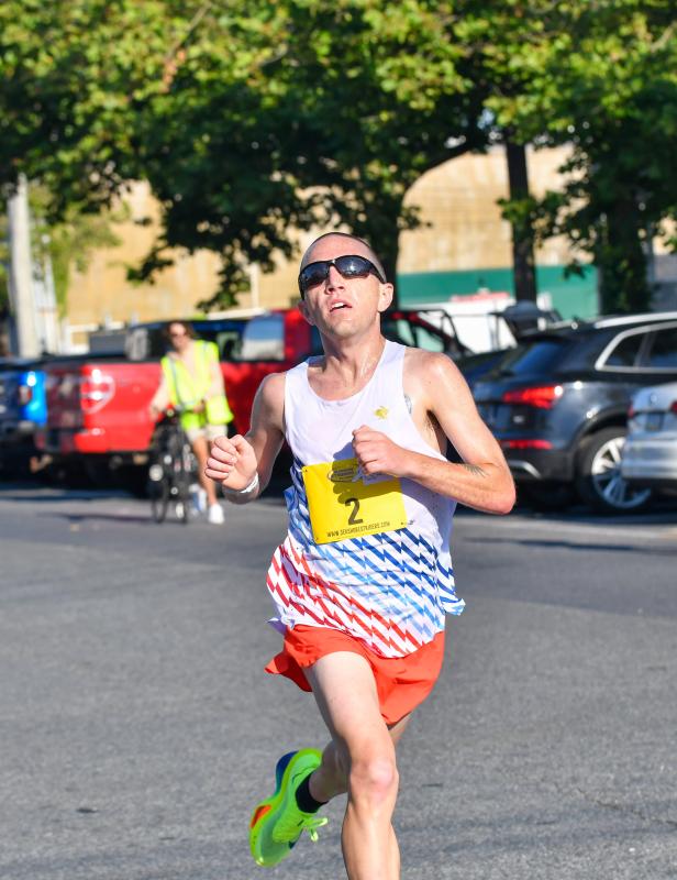 Dylan Smiley wins the race in a blistering time of 15:01.