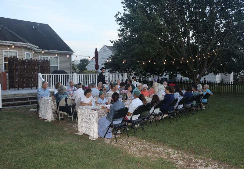 Before sundown at the 2023 Shabbat Under the Stars, guests prepare for a beautiful Friday night celebration and festive meal. BILL SHULL PHOTO