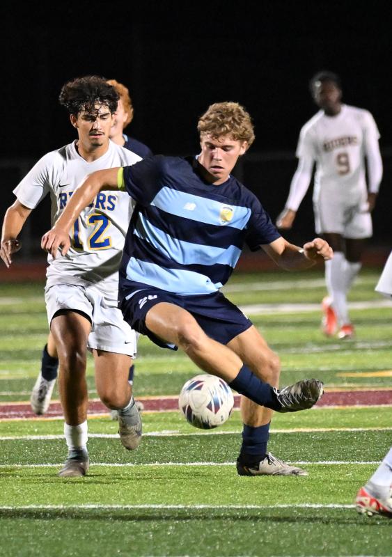 Evan Burris controls the ball for the Vikings.