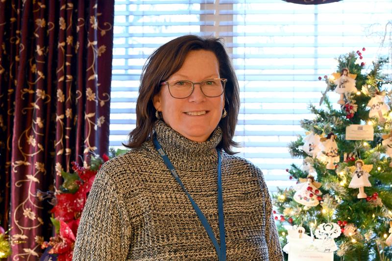 Peggy Dolby, Delaware Hospice director of philanthropy, oversees the event.
