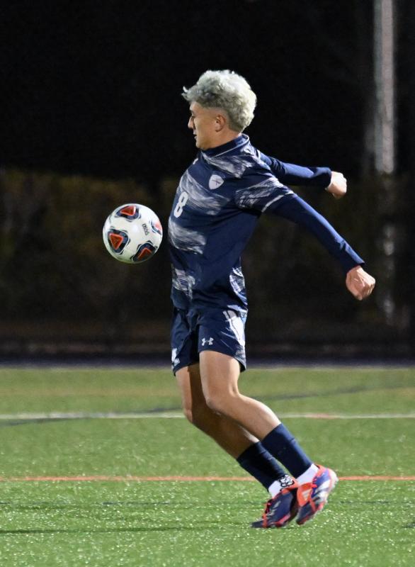 Aiden Villar traps the ball for the Seahawks.