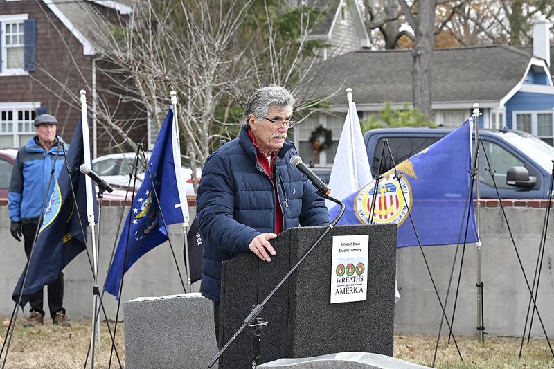 Rehoboth Beach Homeowners Association and event organizer Steve Curson addresses the crowd.