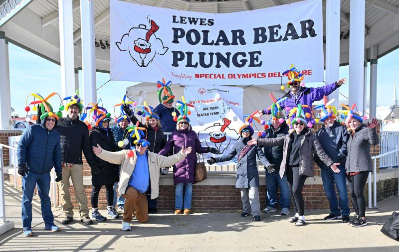 The Lewes Craft Beer Hoppy Plungers get a team picture.