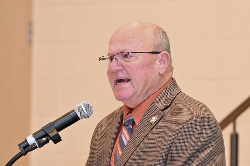Georgetown Mayor Bill West speaks to the crowd.