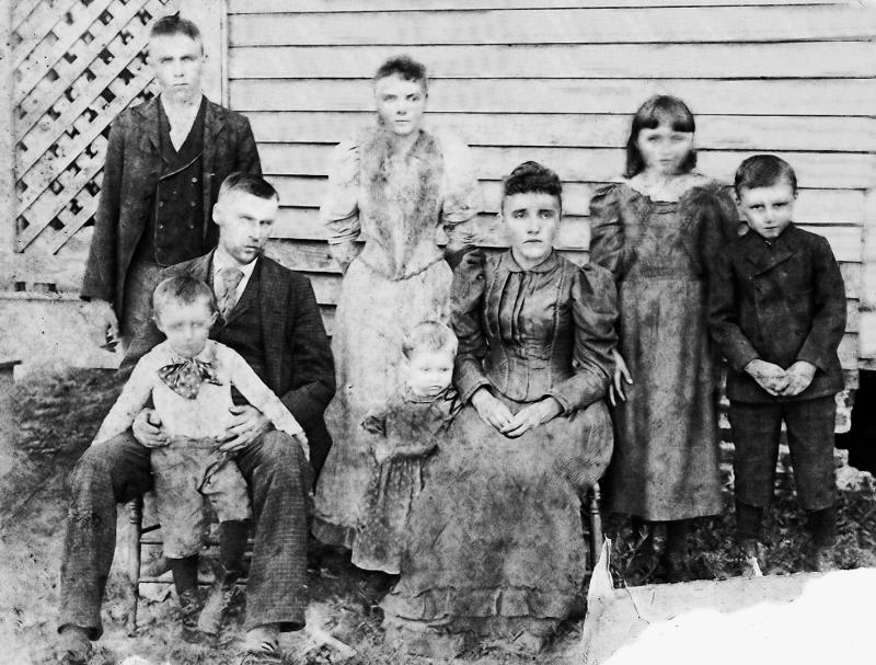 A photograph of R.C. Beardsley and his family. SOURCE: MILTON HISTORICAL SOCIETY